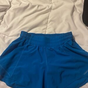 LULULEMON size 6, 4inch low rise hotty hots in poolside CUT LINER